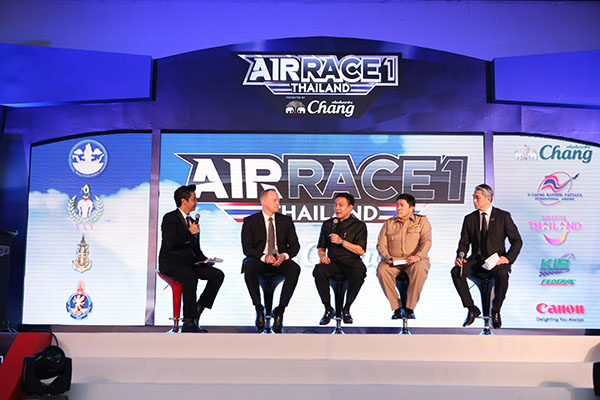 From right: Mr. Vichate Tantiwanich, Thai Beverage PCL Senior Vice President; Admiral Paladej Charoenpool, Royal Thai Navy’s Deputy Commander-in-Chief; Mr. Pongpanu Svetarundra, MOTS Permanent Secretary; and Mr. Jeff Zaltman, Air Race 1 CEO provided information of the Air Race 1 Thailand Presented by Chang during the press conference.