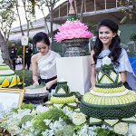 Loi Krathong 2016 celebrated traditions and was blessed by a super moon