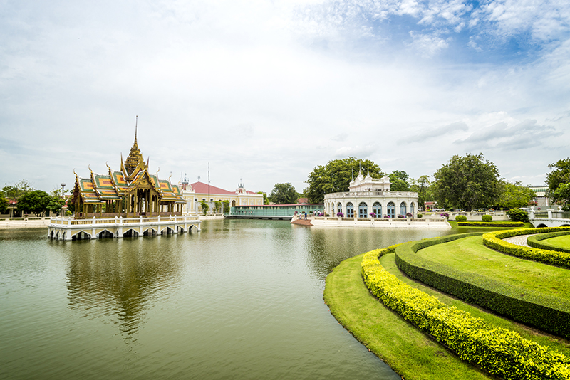 Discover the beautiful city seaside and hilltop palaces of Thailand