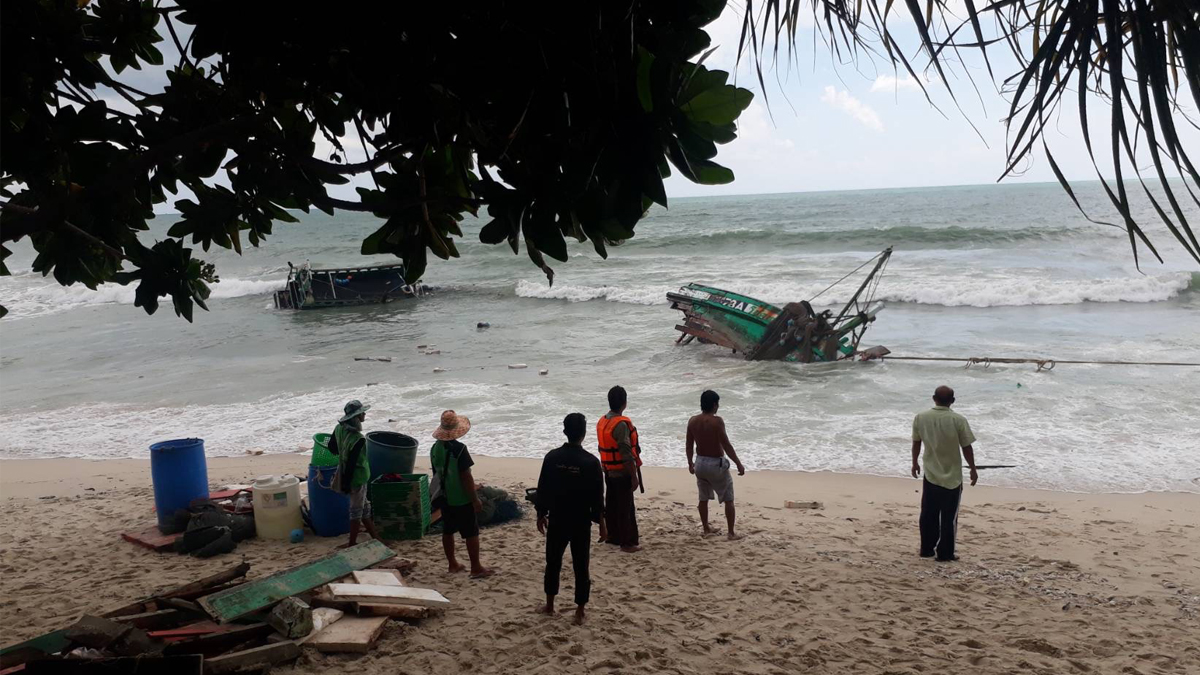 Status quo at Ko Samui’s Chaweng Beach, fishing boat towed away