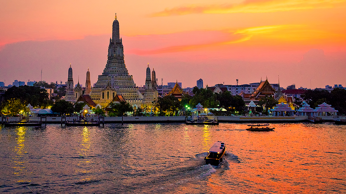 TAT offers an updated travel guide to Wat Arun in Bangkok