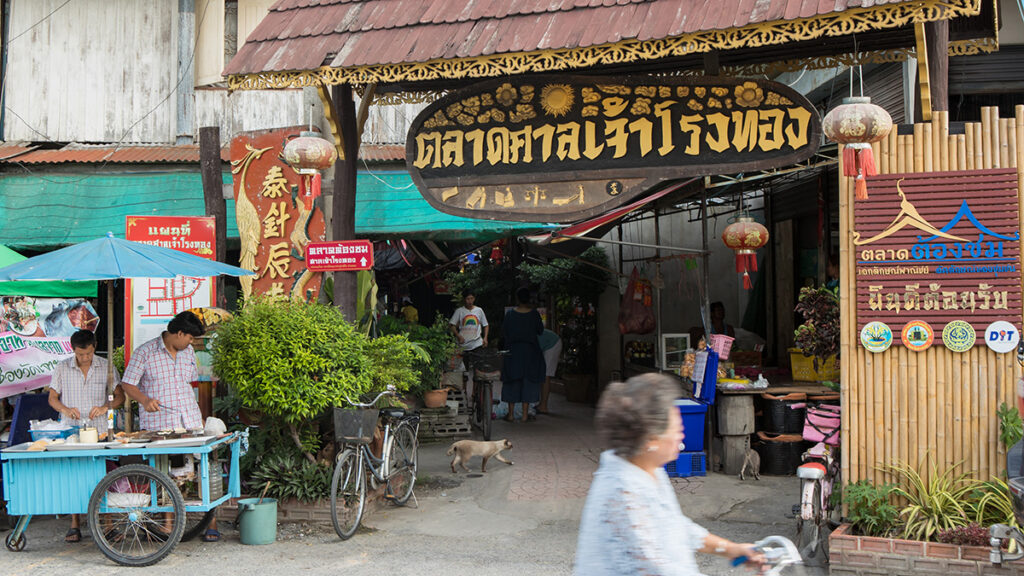 Top-markets-near-Bangkok-to-visit-for-an-authentic-local-Thai-experience-1-San-Chao-Rong-Thong-Market