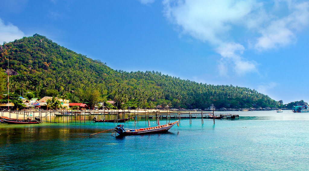 Catch the weekday group discount on ferry travel to Ko Samui, Ko Tao, and Ko Phangan