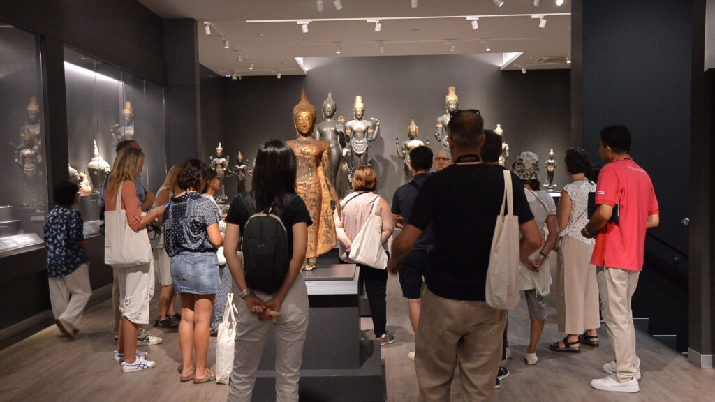 French expats enjoy one day trip of art and local experiences in Bangkok