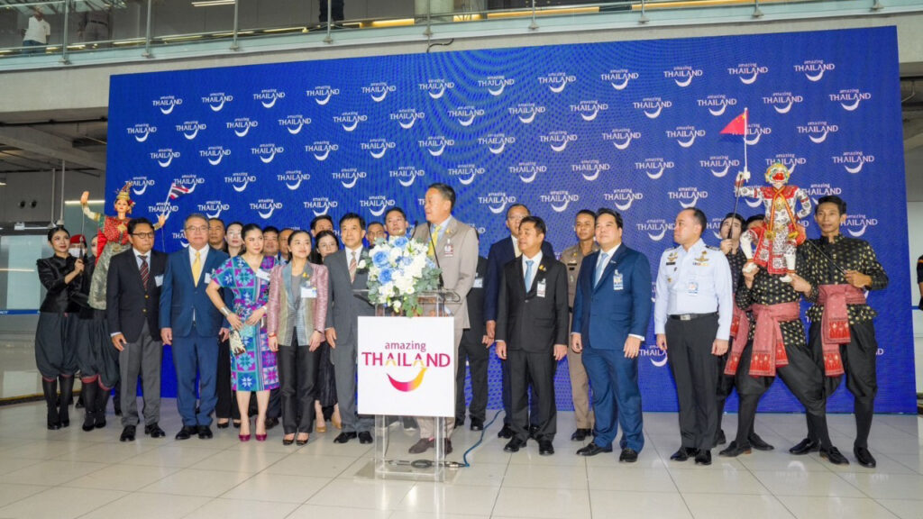 Thai PM chairs special airport welcome for Chinese and Kazakhstani tourists