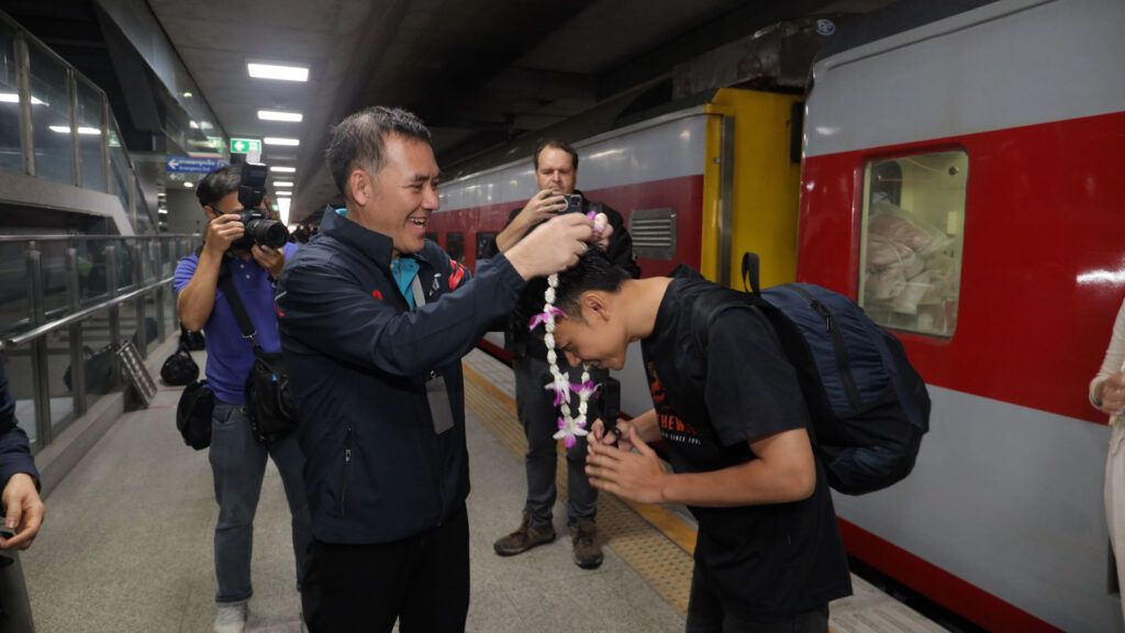 TAT welcomes Laotian tourists on full trial train from Vientiane to Bangkok