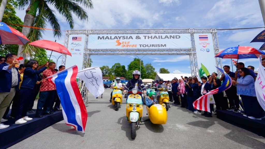 “Cars and motorcycles lined up for the cross-border caravan”