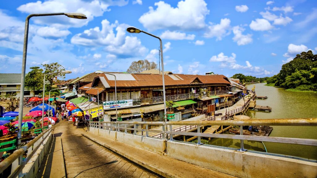 Take a Boat Ride Through Bueng Chawak Aquarium and Wildlife Sanctuary For nature enthusiasts, Bueng Chawak offers a one-of-a-kind experience that blends an aquarium visit with a wildlife sanctuary. This large freshwater lake has been transformed into an ecotourism attraction featuring one of Thailand's most impressive aquariums.